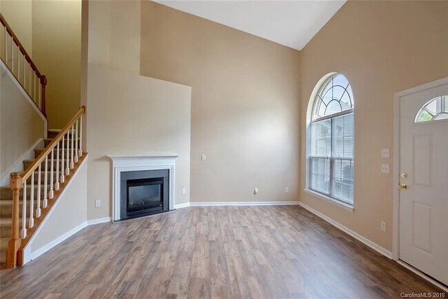Foto del edificio - Room in Townhome on Stratfield Pl Cir