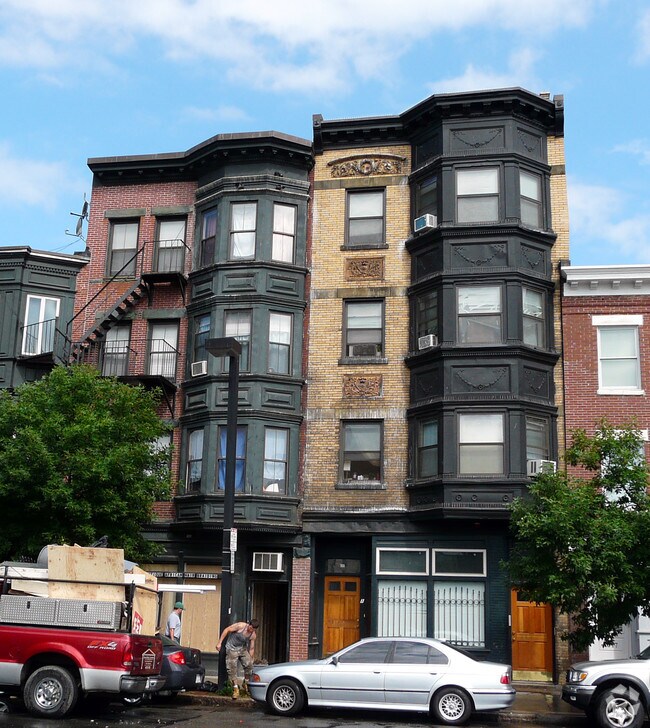 Building Photo - 1023 Tremont St