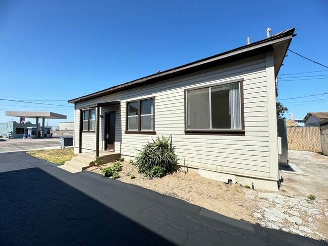 Building Photo - 3432  1361-1371 Paso Robles