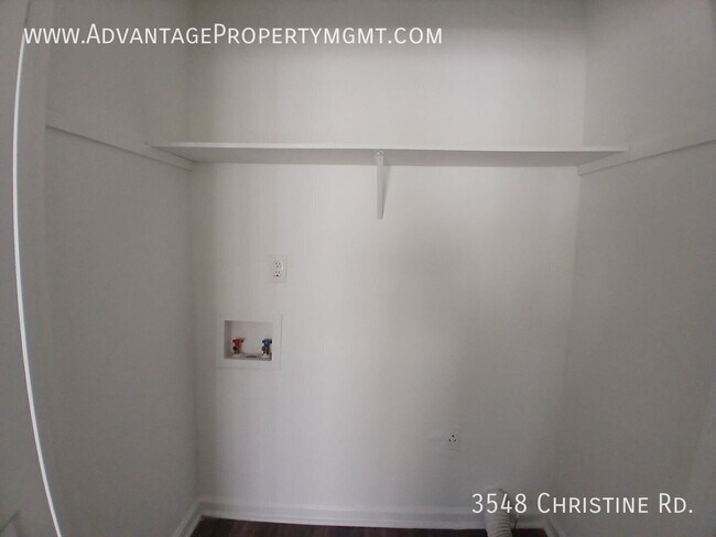 Foto del edificio - 3548 Christine Rd