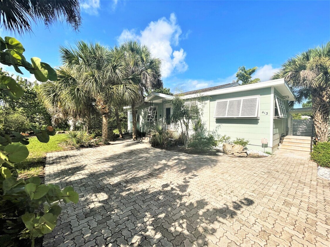 Primary Photo - Seasonal Short-term Single-Family Home Clo...