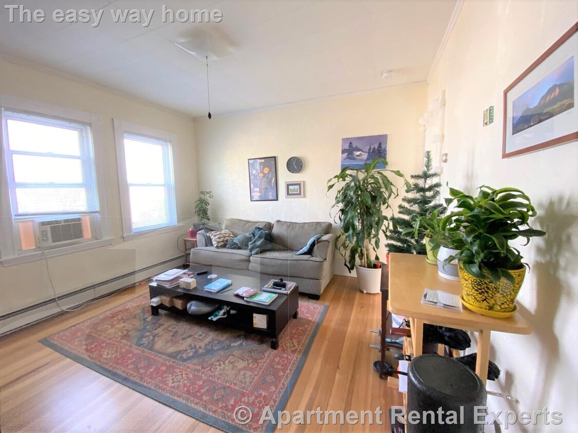Primary Photo - 10 Craigie St