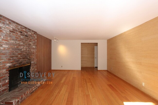 Foto del edificio - Mid-Century 3 Bedroom Montclair Home