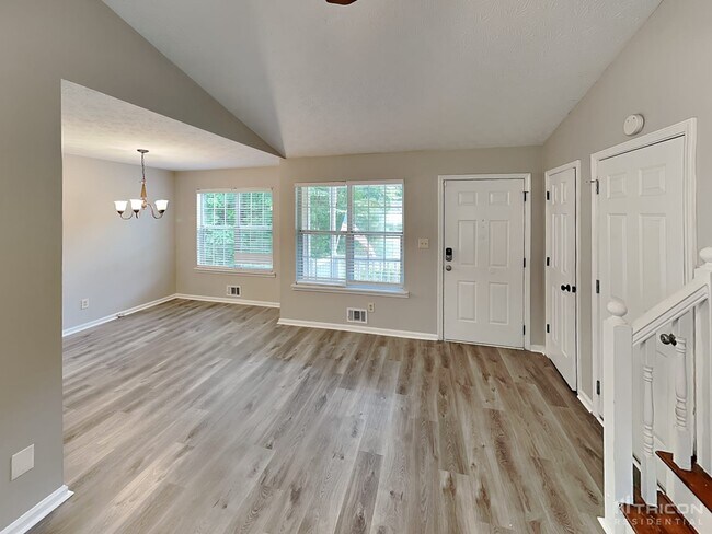 Foto del edificio - 175 White Pines Dr