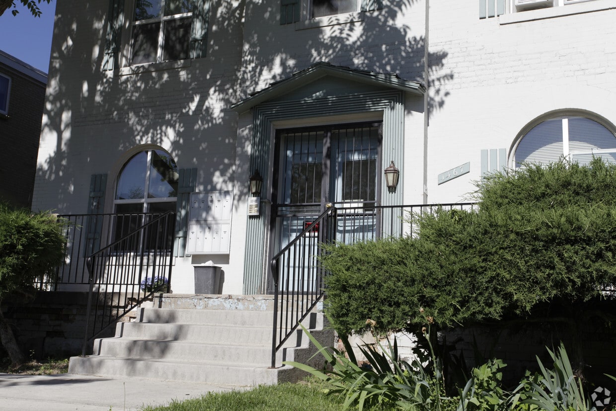 Building Photo - 1467 Detroit St