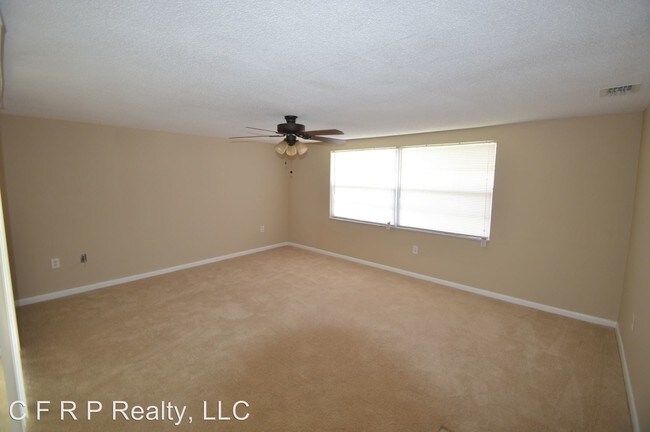 Building Photo - 2 br, 2 bath House - 7630 Raintree Dr