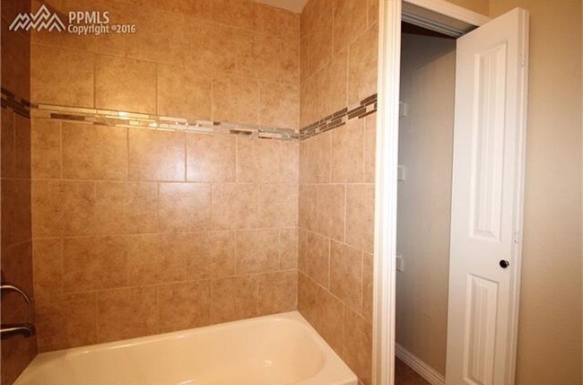 Foto del edificio - 1004 Drury Lane