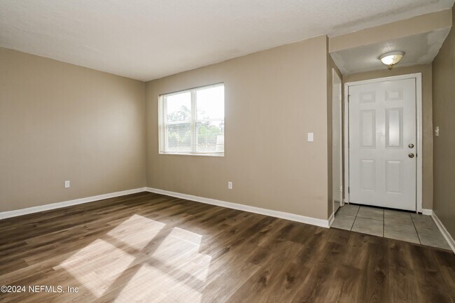 Foto del edificio - 2536 Emily Ln