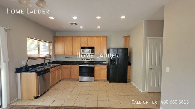 Foto del edificio - 8151 W Carol Ave