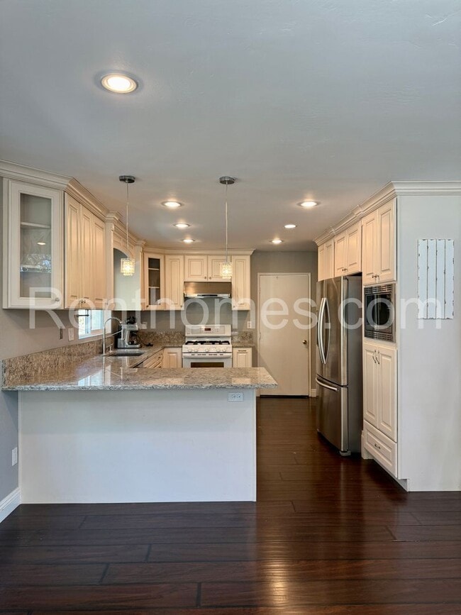Building Photo - 9316 Pipilo St