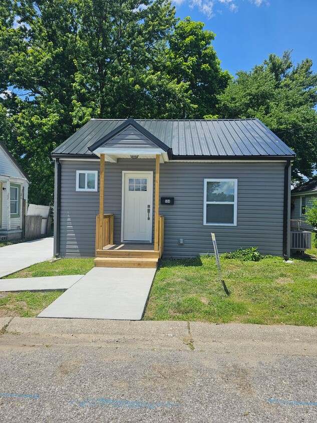 Primary Photo - Completely Remodeled 2 bedroom 1 bathroom