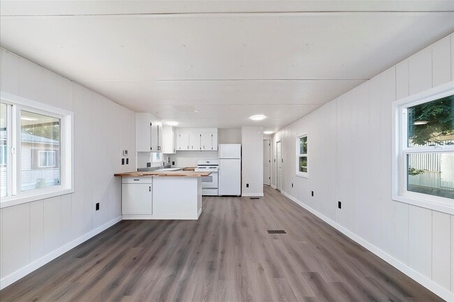 Building Photo - 10601 N Horseshoe Bend Rd