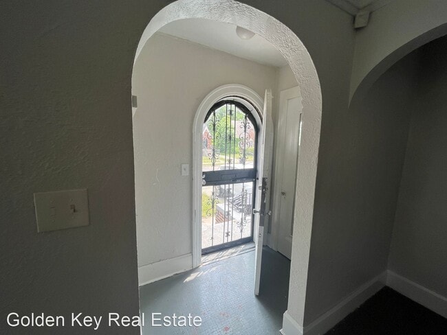 Building Photo - 3 br, 1.5 bath House - 14959 Freeland St