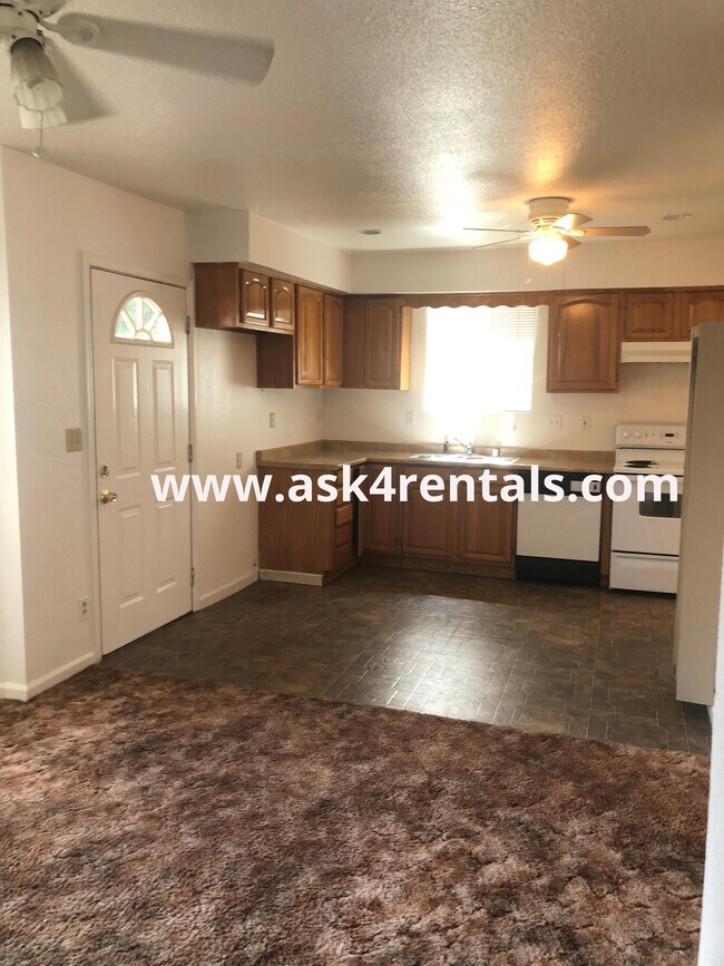 Foto del edificio - 539 W Yosemite Ave