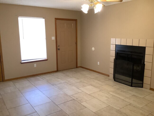 Building Photo - 413 Innsdale Terrace