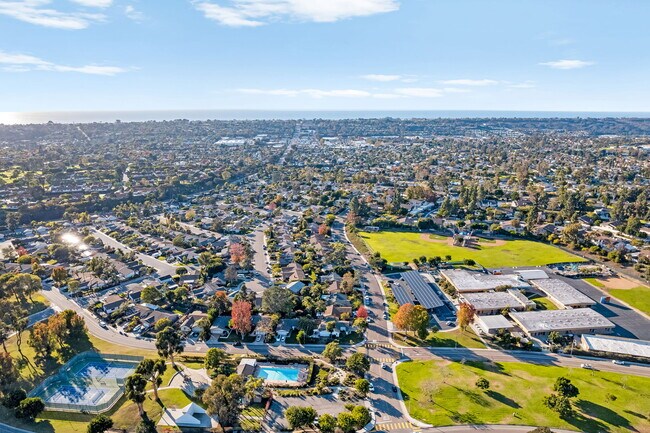 Foto del edificio - 2039 Village Wood Rd