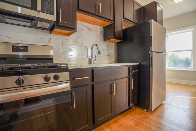 Foto del edificio - 2712 N Milwaukee Ave
