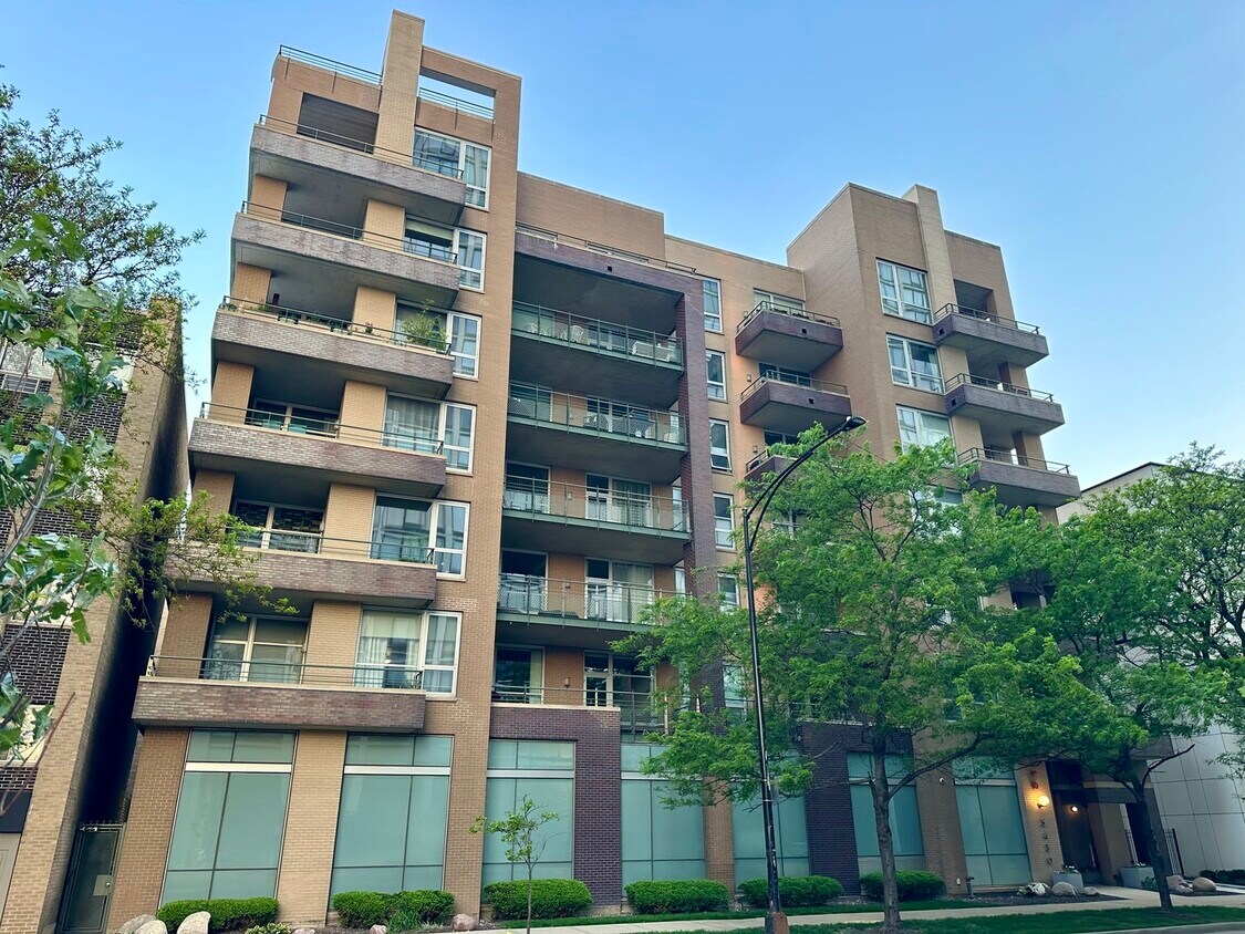 Foto principal - 5430 N Sheridan Rd