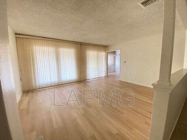 Foto del edificio - 8959 Bartee Ave