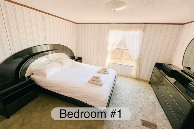 Foto del edificio - 44 Heinle Rd