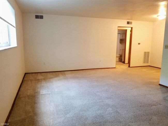 Building Photo - 1 br, 1 bath Apartment - 511 Freeport Road #3