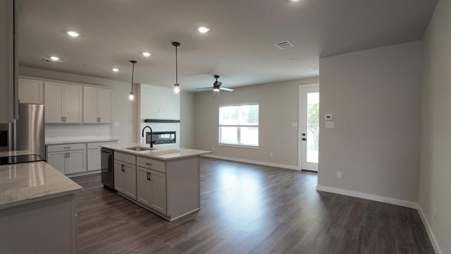 Foto del edificio - 1606 Governors Blvd