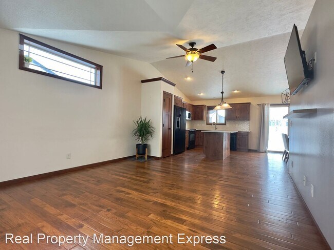 Building Photo - 4 br, 2 bath House - 3208 S Triple Play Ave
