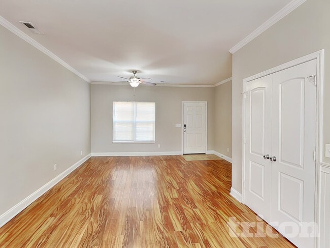 Building Photo - 117 W Nims Ave