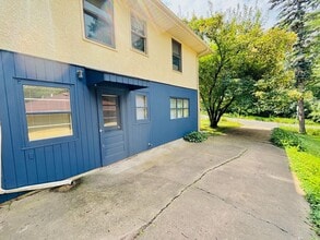 Building Photo - 272 Xerxes Ave N