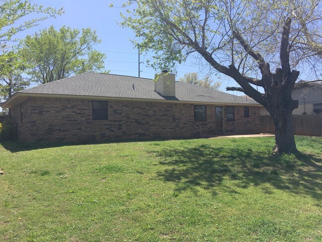 Building Photo - 2301 E Robinson St