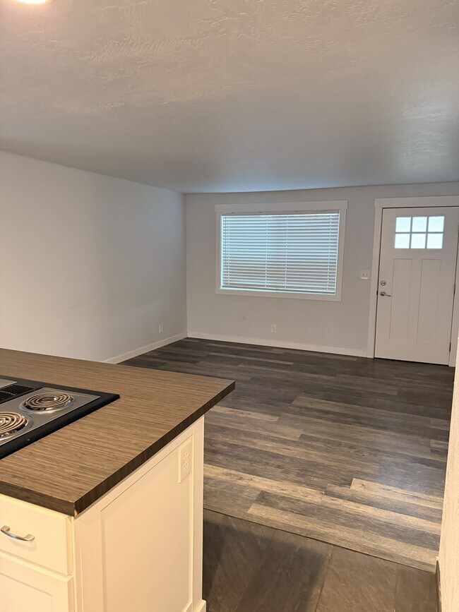 Foto del edificio - 2030 Crimson Ave