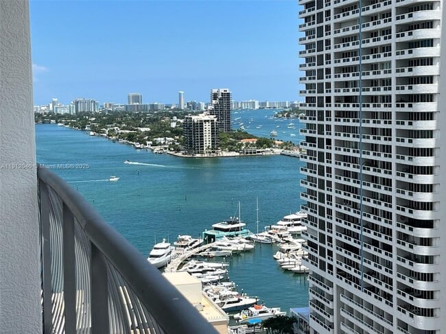 Foto del edificio - 1750 N Bayshore Dr