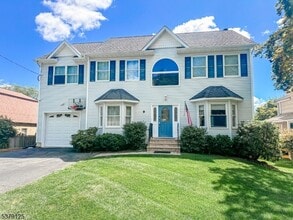 Building Photo - 9 Knoll Rd