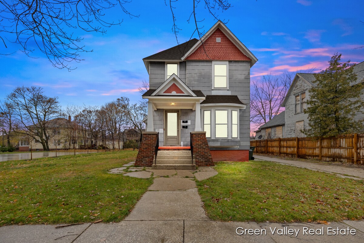 126 Delaware Ave, Muskegon, MI 49442 Townhome Rentals in Muskegon MI