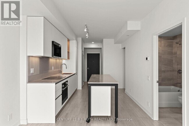 Building Photo - 39 Mary St