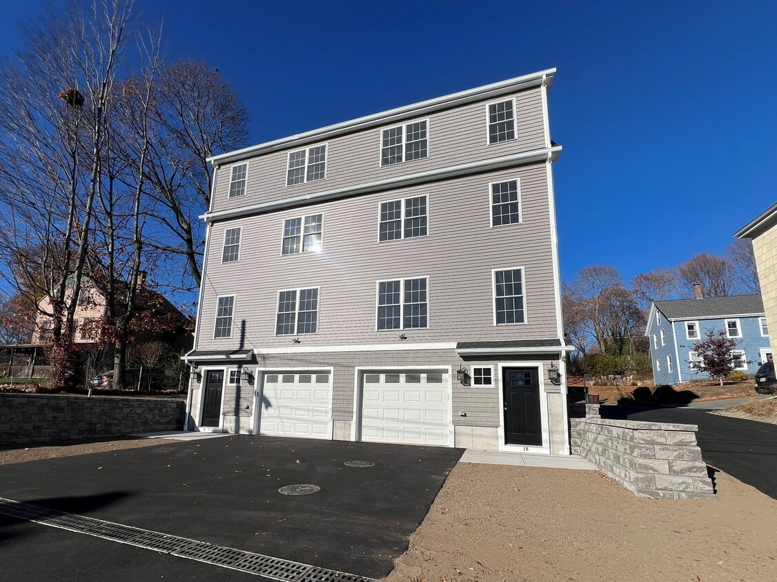 Primary Photo - 17 Belknap St