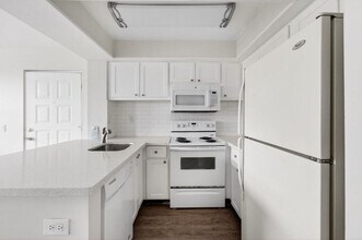 Building Photo - 738 Executive Center Dr