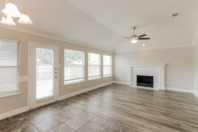 Building Photo - 2524 Hackberry Creek