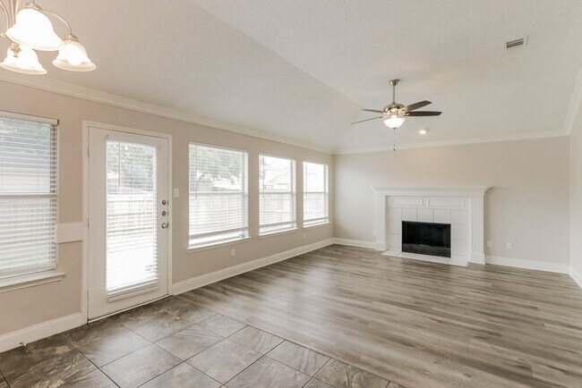 Foto del edificio - 2524 Hackberry Creek
