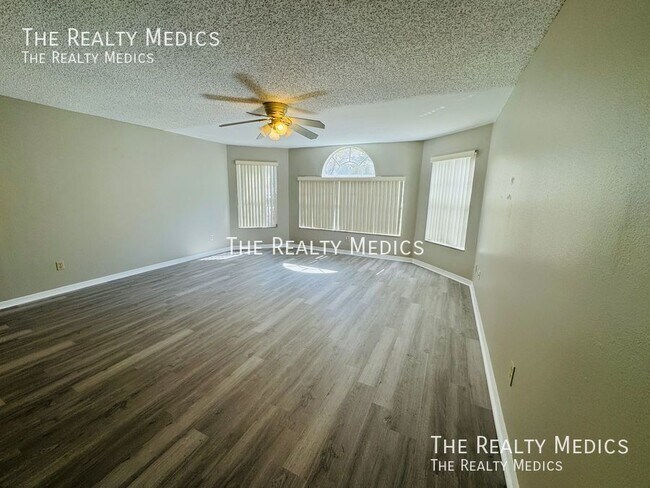 Foto del edificio - 5012 Laguna Bay Cir