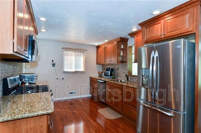 Photo - 825 Bethany Dr House