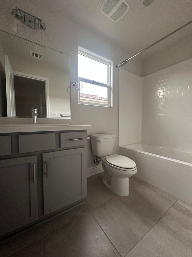 Building Photo - NW Visalia Home Coming Soon!