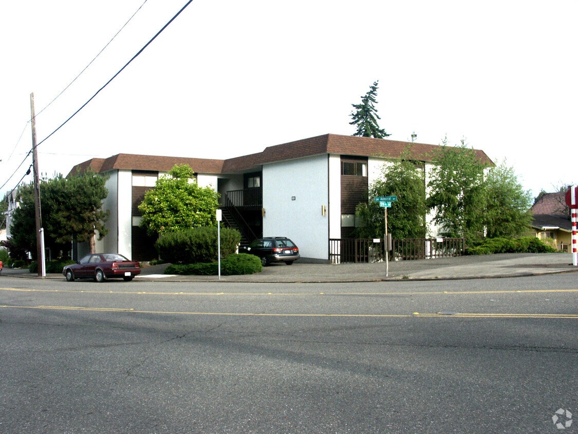 Primary Photo - 5900 SW Admiral Way