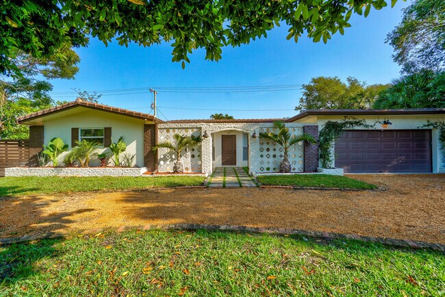 Foto del edificio - 711 SW 25th Pl