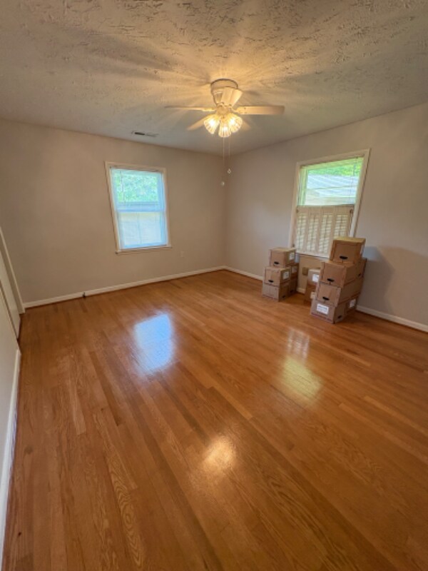 Foto del edificio - 2541 Dellwood Rd