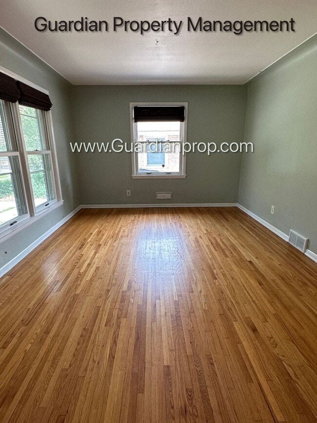 Building Photo - Crosstown Side By Side, Washer/Dryer In Unit, 1 Garage Space, Hardwood Floors, Dishwasher