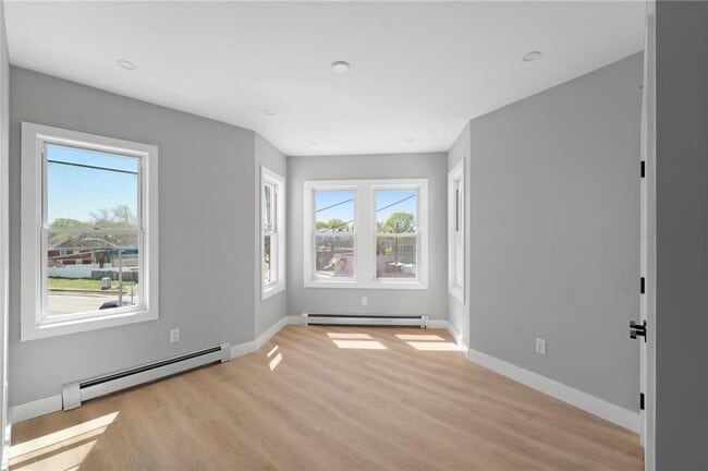 Building Photo - 735 Broadway, 3F