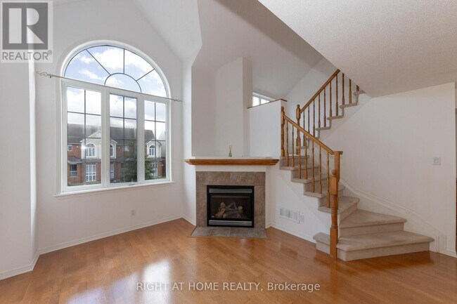 Photo du bâtiment - 70 Edenvale Dr