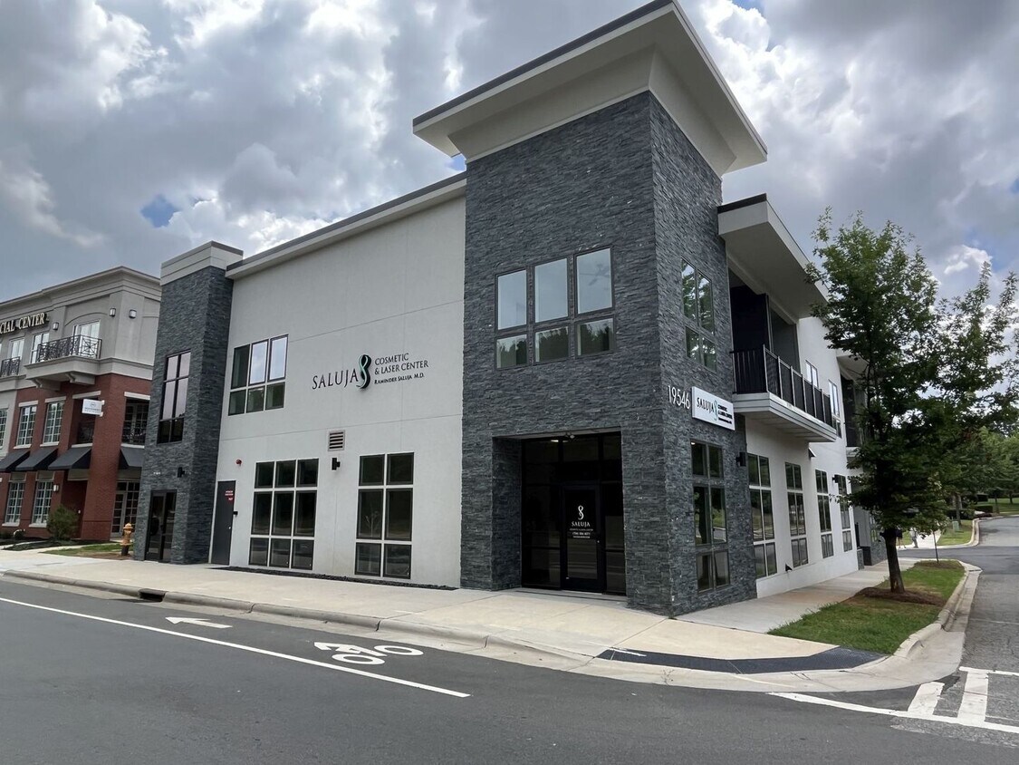 Foto principal - Brand New 2 Bed Condo in Cornelius