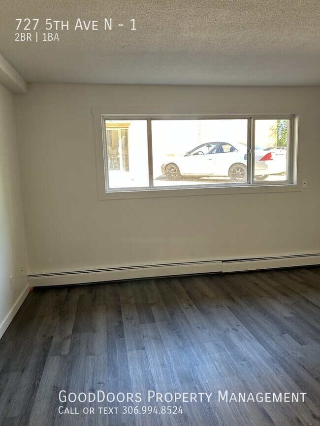 Photo du bâtiment - 727 5th Ave N